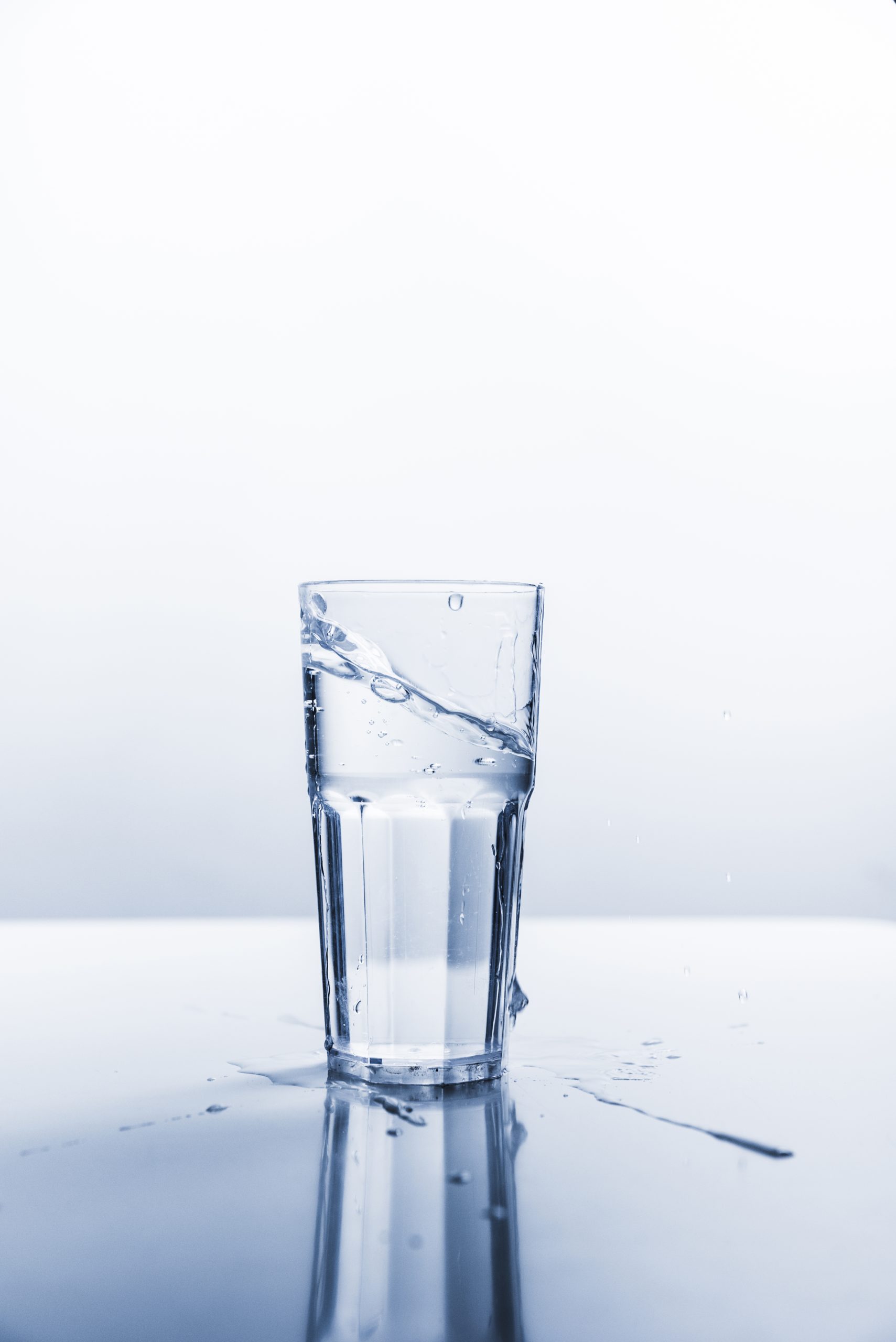 أهمية شرب الماء فوائد شرب الماء الترطيب الصحي نصائح لشرب الماء شرب الماء والرجيم الماء وصحة الجسم علامات الجفاف كمية الماء اليومية