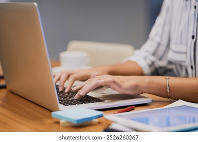 مواقع التواصل الاجتماعي والحرب، صراعات التواصل الاجتماعي، تاثير السوشيال ميديا، الاستقطاب الرقمي، معارك الاراء اونلاين. خوارزميات التواصل