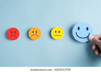 تاثير تيك توك علي الشباب، تيك توك وراي الشباب، الصحة النفسية وتيك توك، الخوارزميات ووعي الشباب، تيك توك والمجتمع. غرف الصدى، المؤثرون